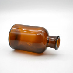 Склянка для реактивов 125 мл из темного стекла с узкой горловиной и притертой пробкой